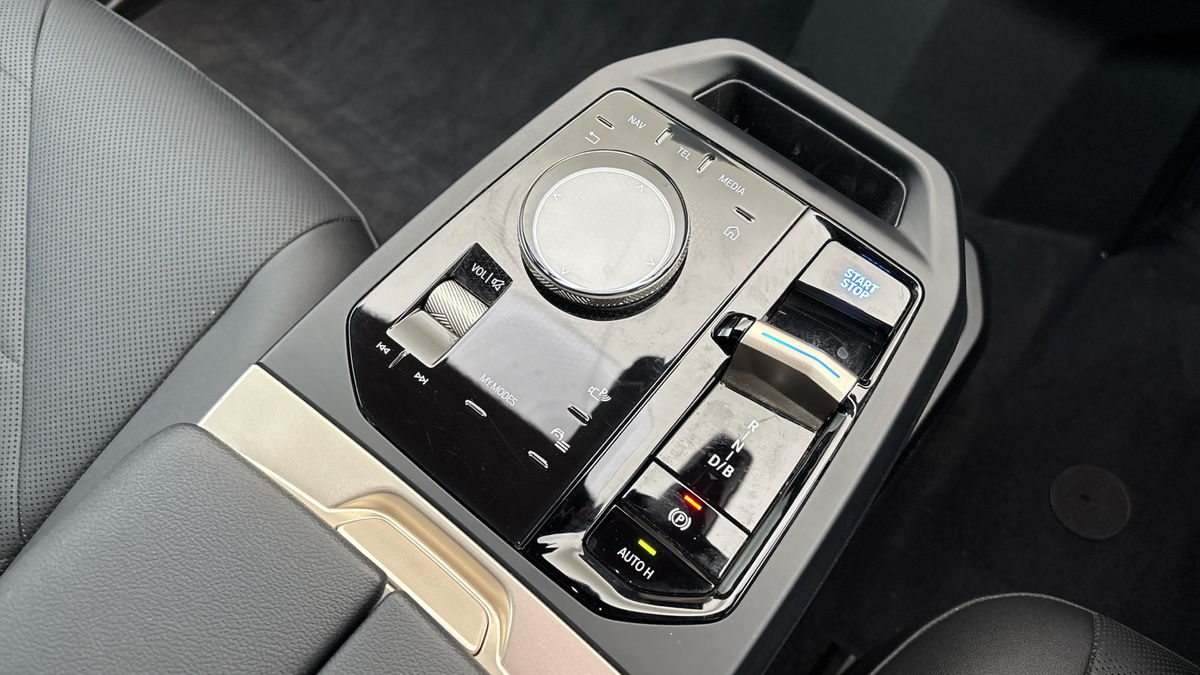BMW iX Image 25