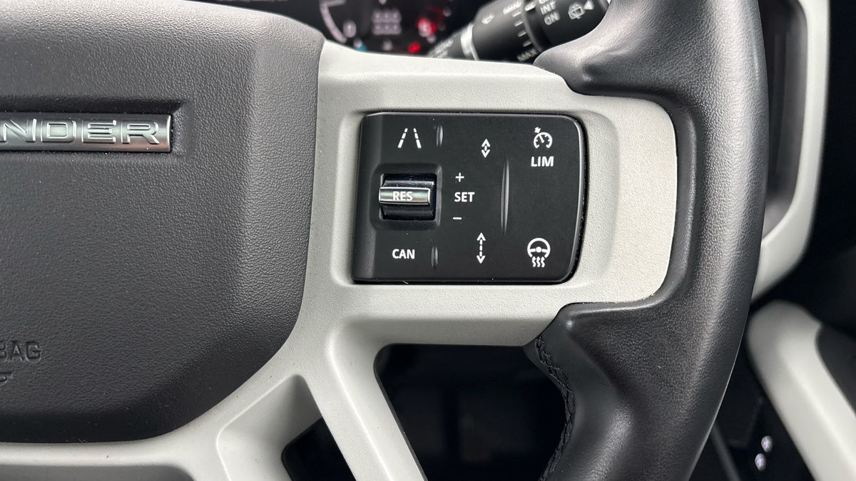 Land Rover Defender 130 Image 14