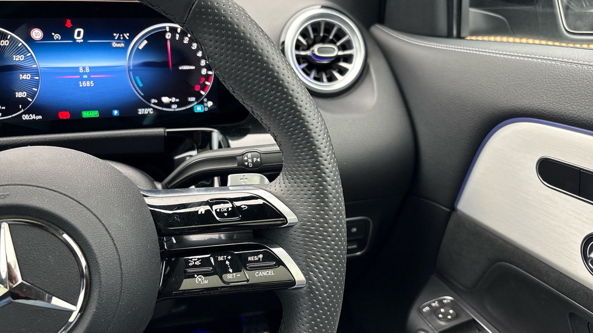 Mercedes-Benz GLA Image 14