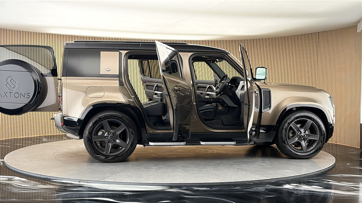 More views of Land Rover Defender 110
