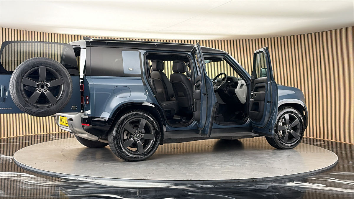 More views of Land Rover Defender 110