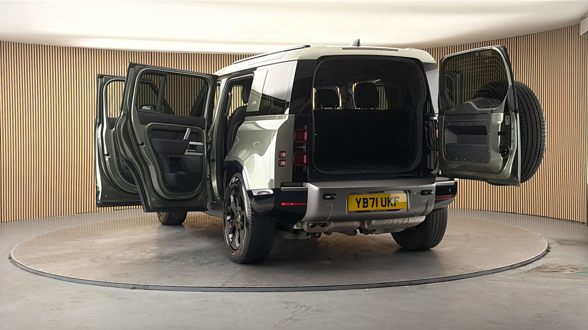 More views of Land Rover Defender 110
