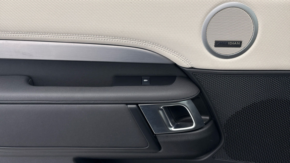 Land Rover Discovery Image 19