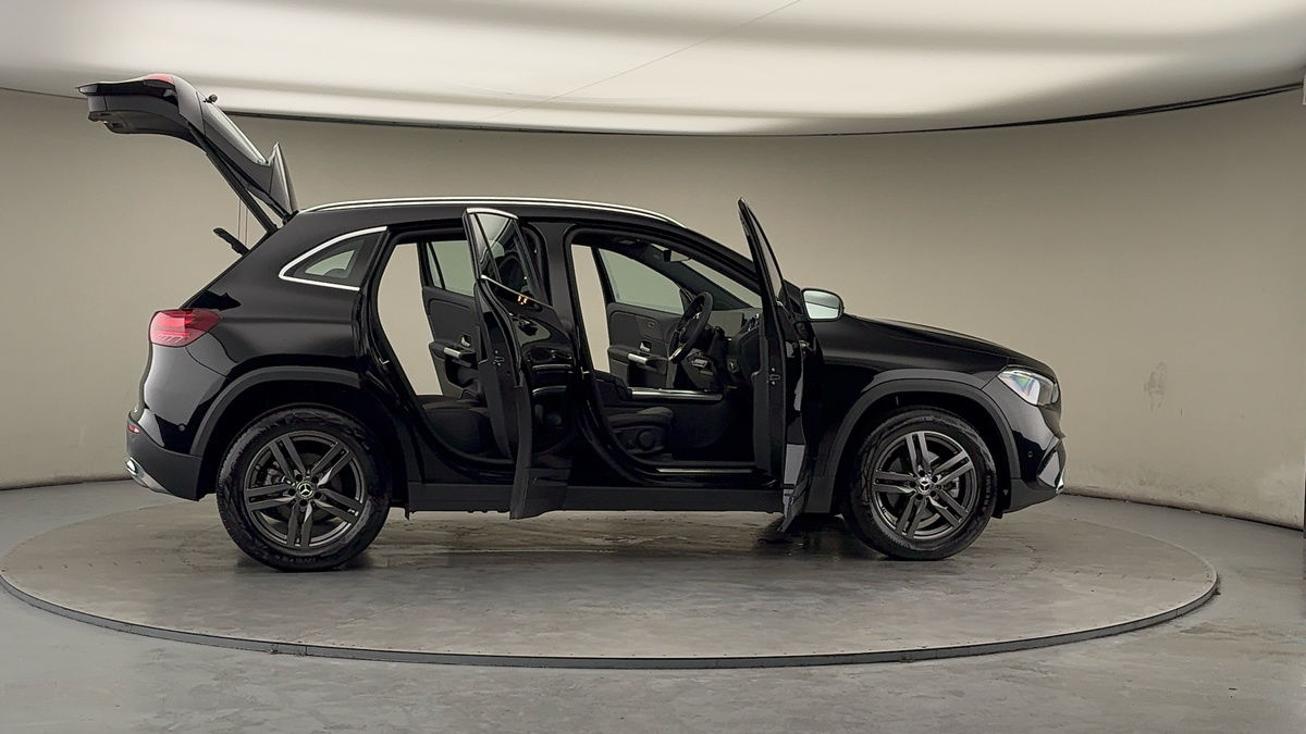 More views of Mercedes-Benz GLA