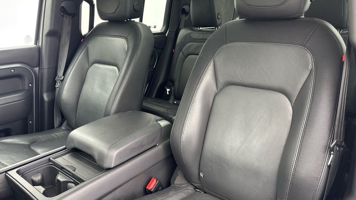 Land Rover Defender 130 Urban Image 7