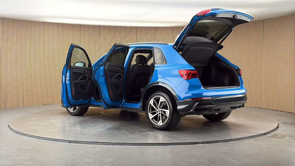 More views of Audi Q3
