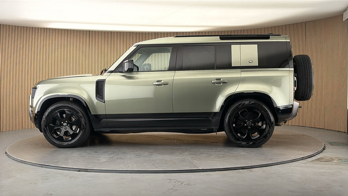 More views of Land Rover Defender 110