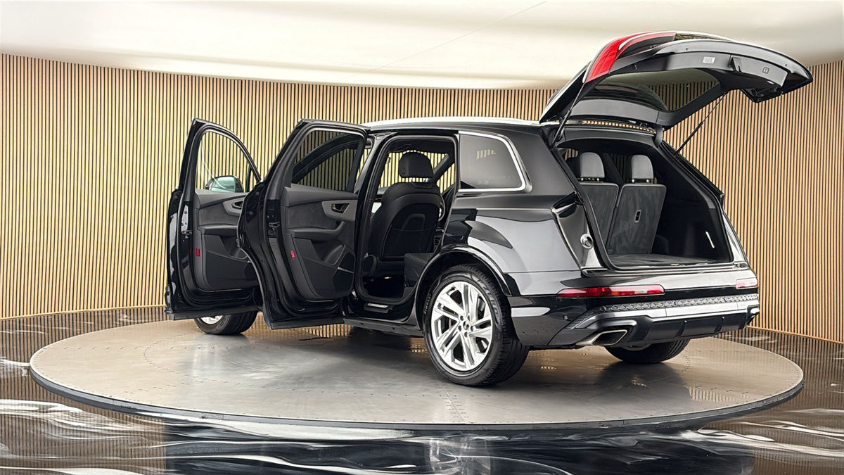 More views of Audi Q7