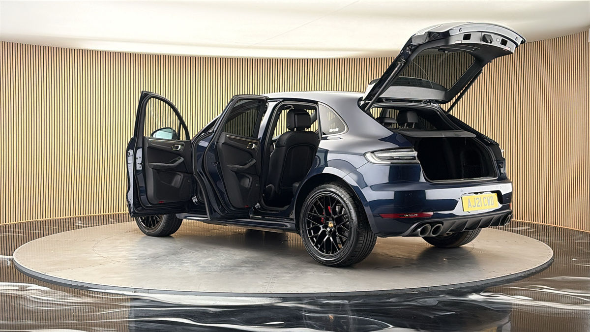 More views of Porsche Macan