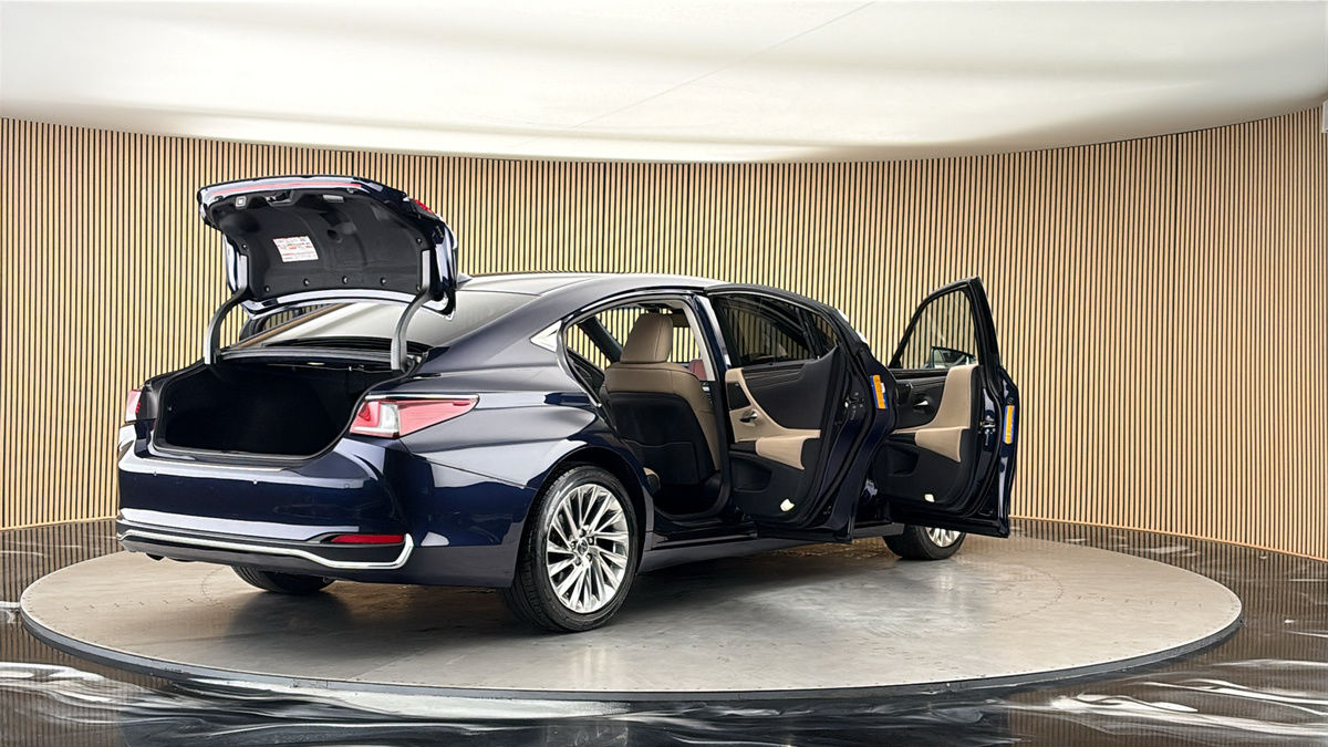 More views of Lexus ES