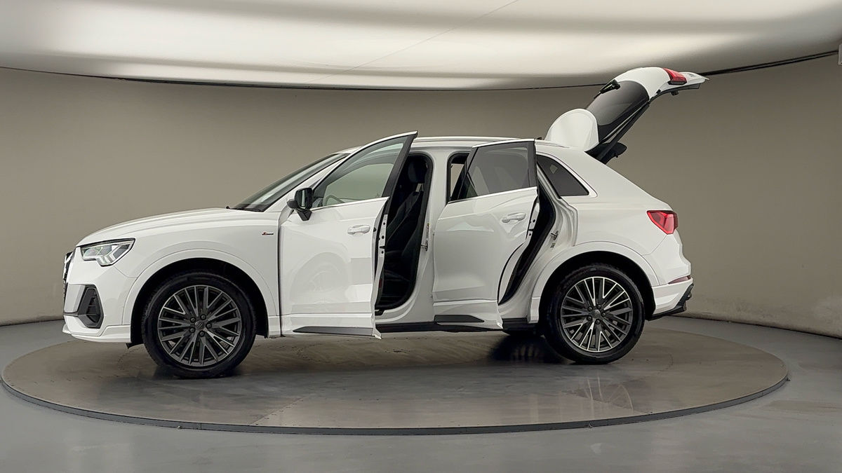 More views of Audi Q3