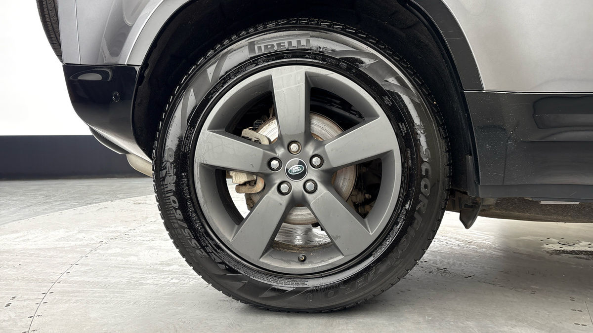 Land Rover Defender 110 Image 10