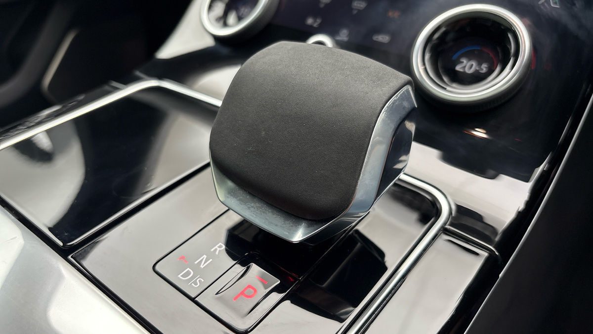 Land Rover Range Rover Velar Image 28