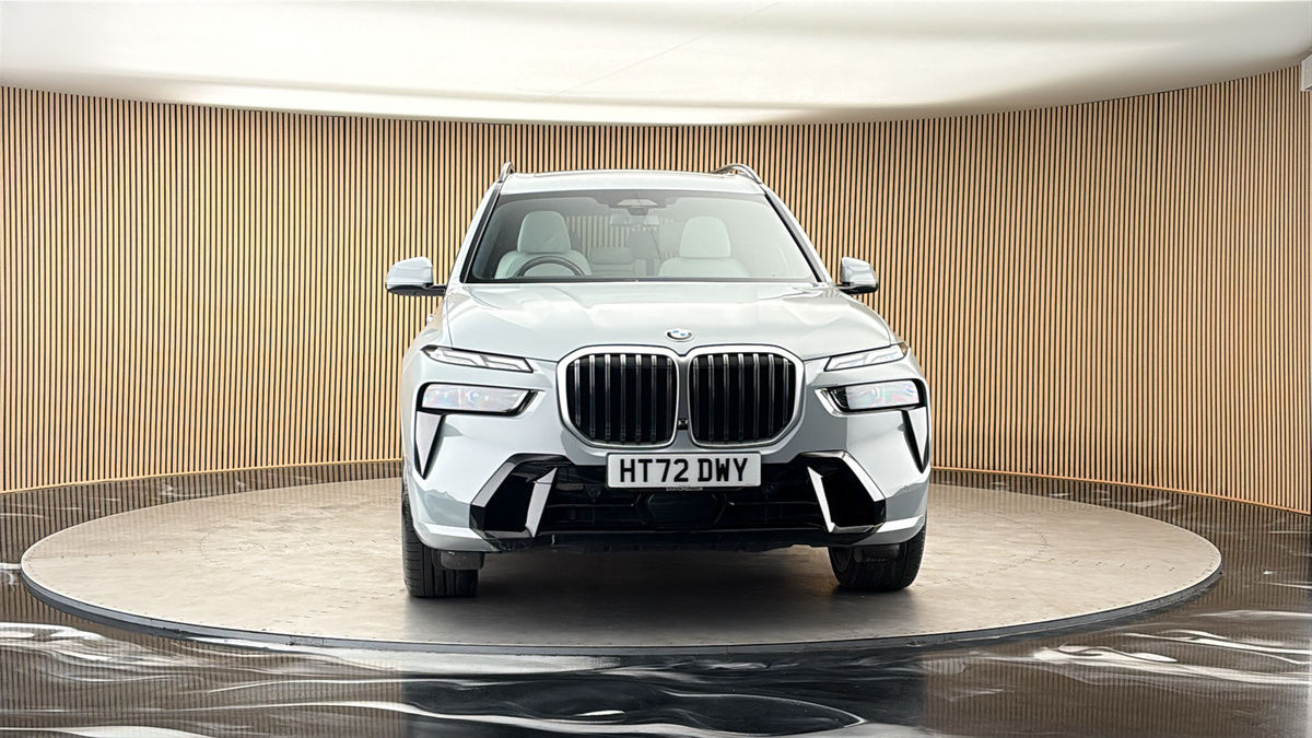More views of BMW X7