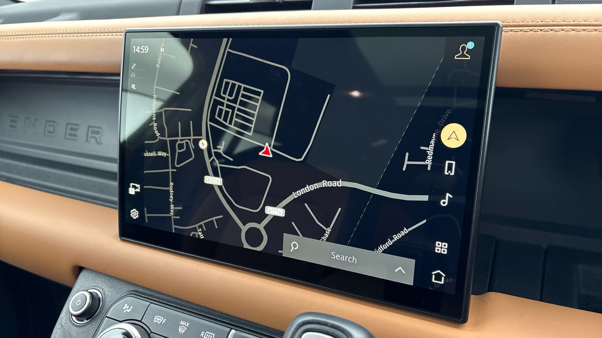 Land Rover Defender 110 Image 17