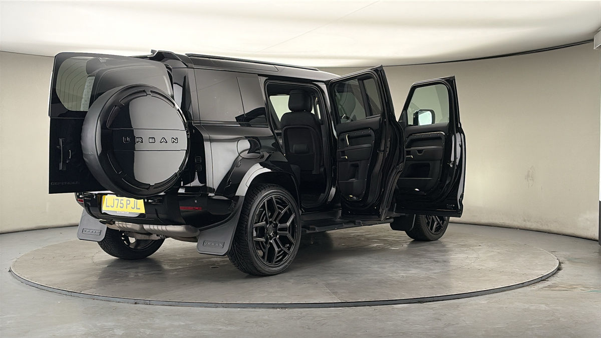 More views of Land Rover Defender 110