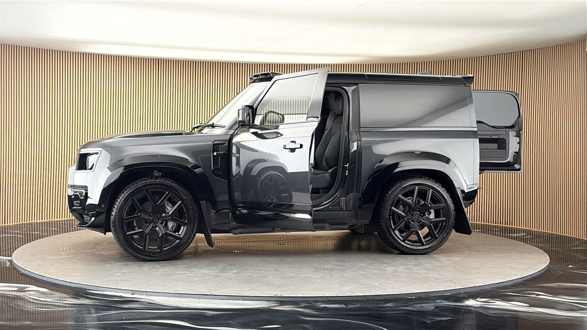 More views of Land Rover Defender 90