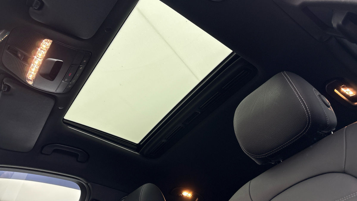 Mercedes-Benz EQC Image 6