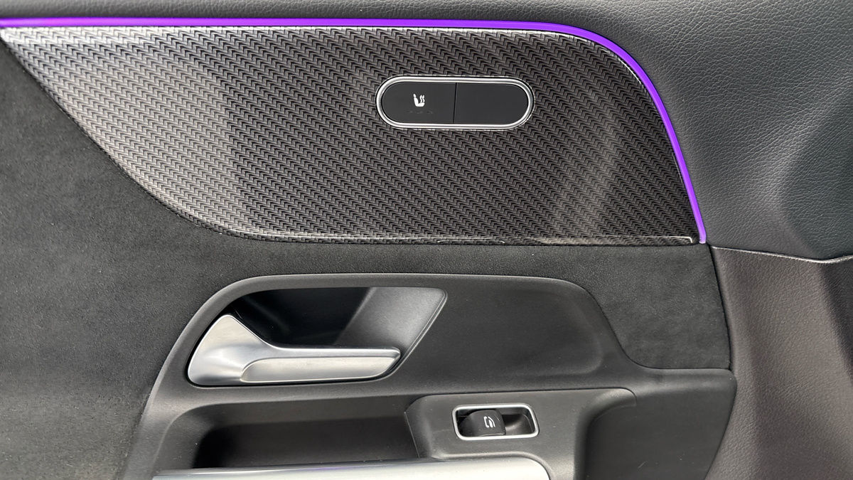 Mercedes-Benz GLB Image 19