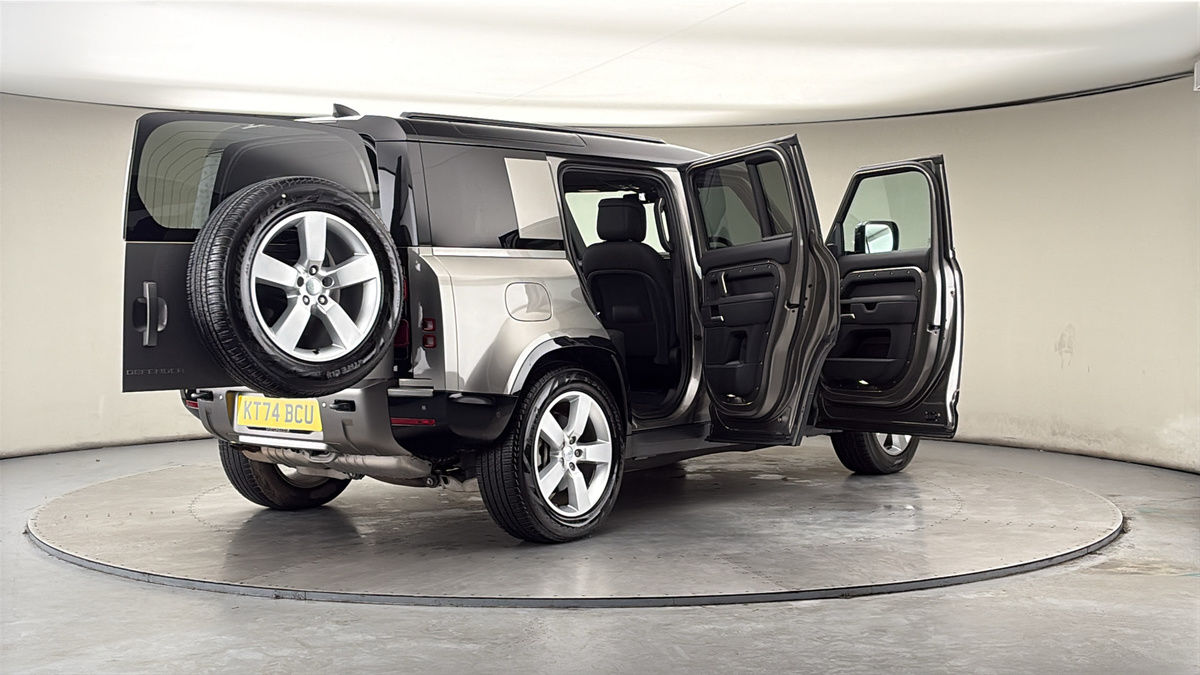 More views of Land Rover Defender 110