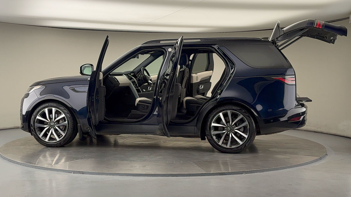 More views of Land Rover Discovery