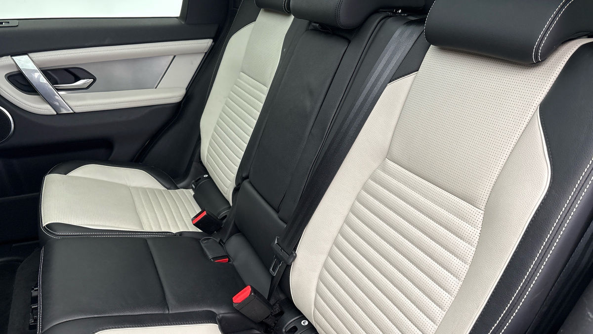 Land Rover Discovery Sport Image 8