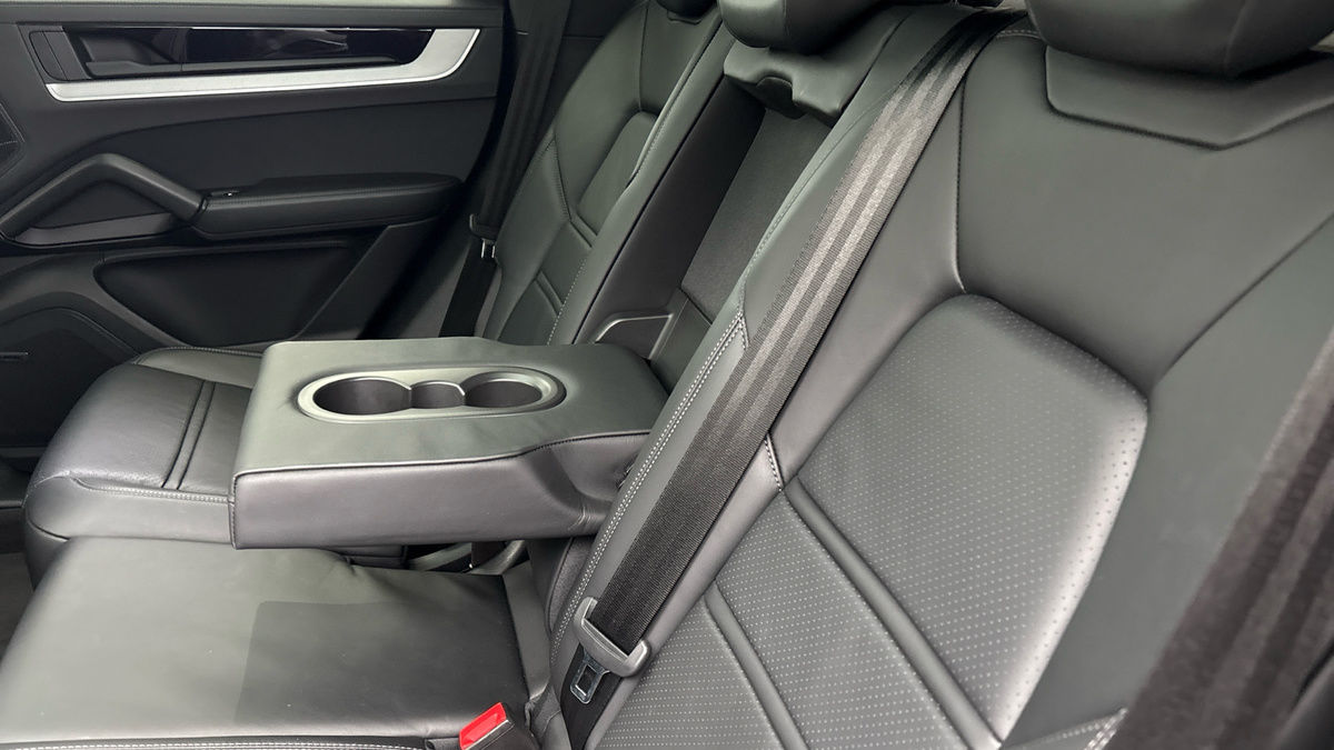 Porsche Cayenne Image 9