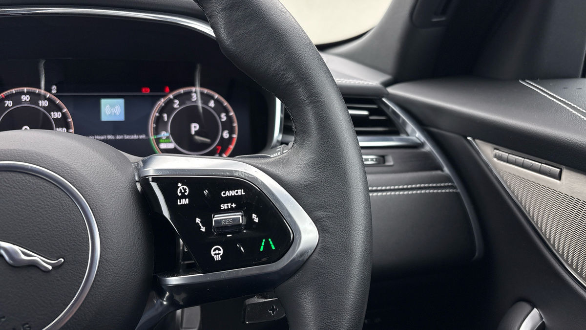 Jaguar F-PACE Image 14