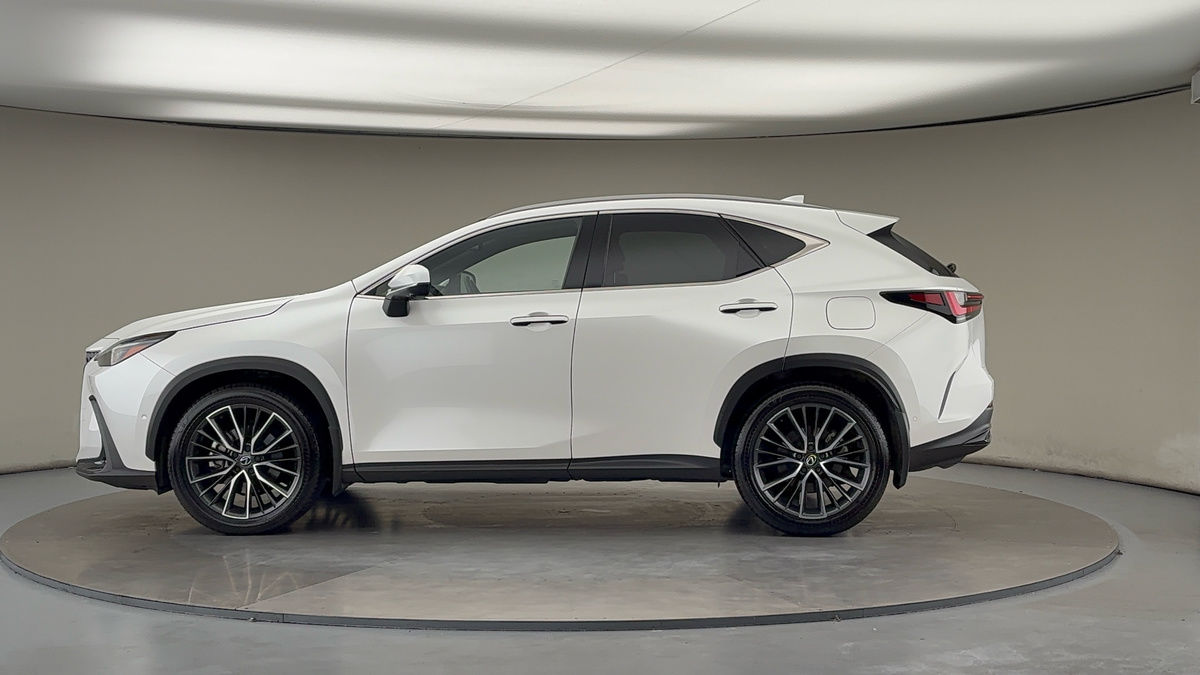 Lexus NX Image 15