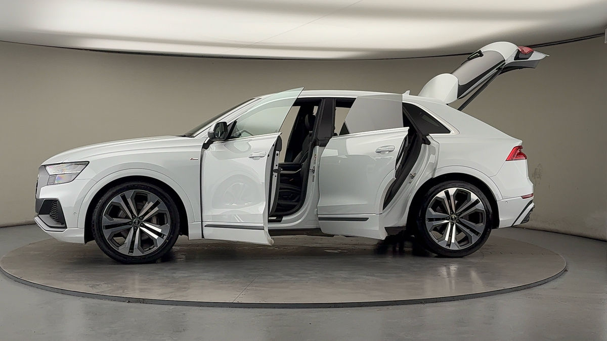 More views of Audi Q8