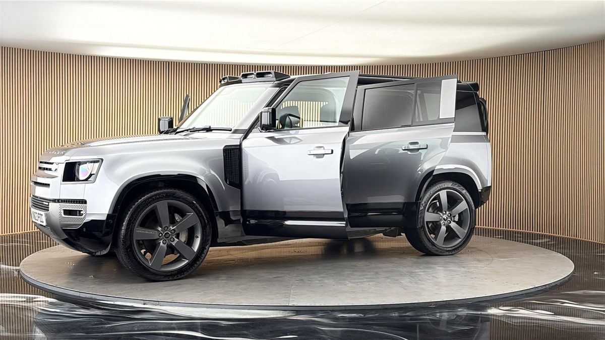 More views of Land Rover Defender 110