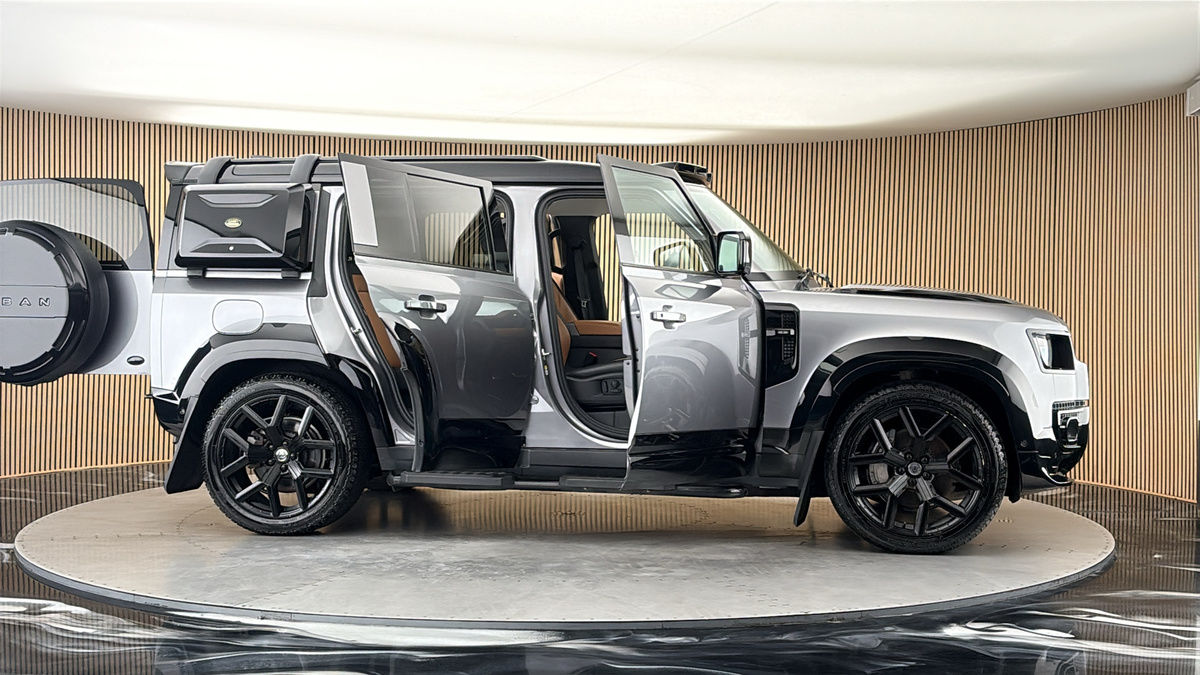 More views of Land Rover Defender 110