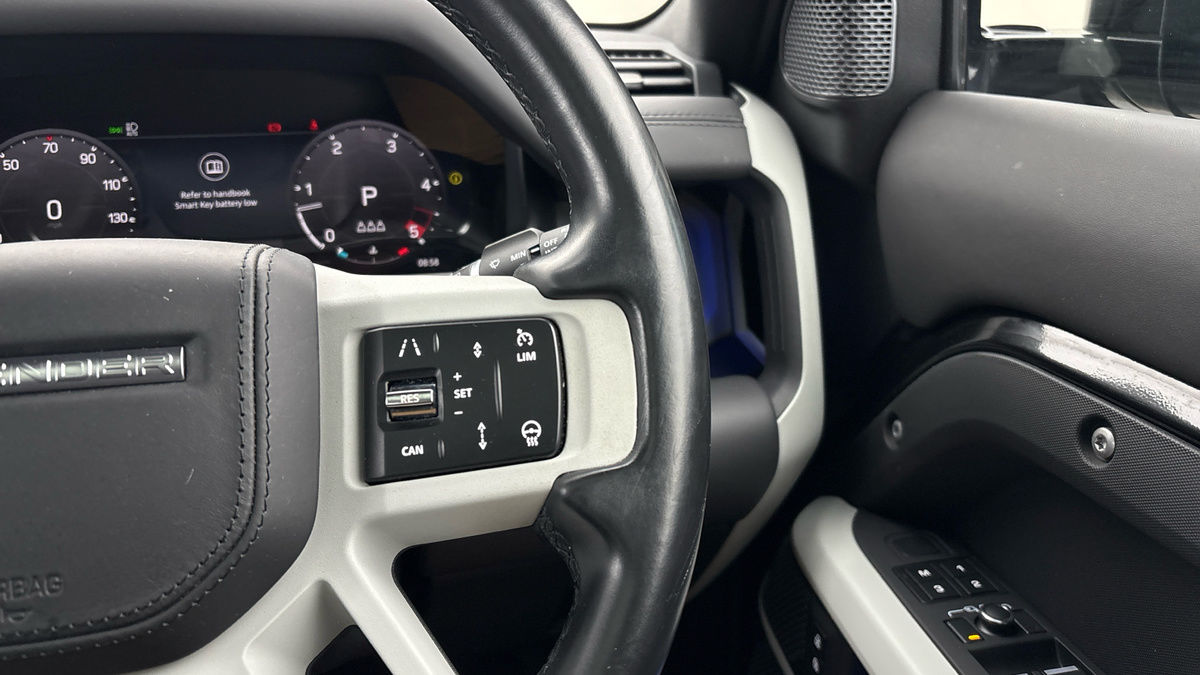 Land Rover Defender 110 Image 14