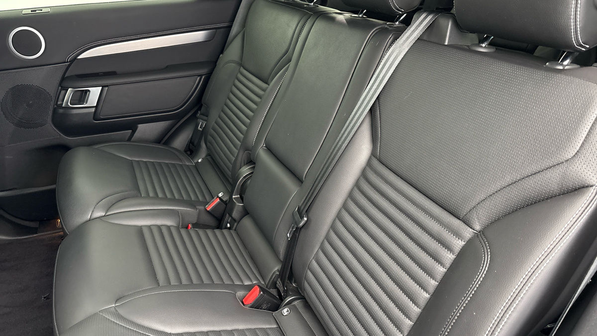 Land Rover Discovery Image 8