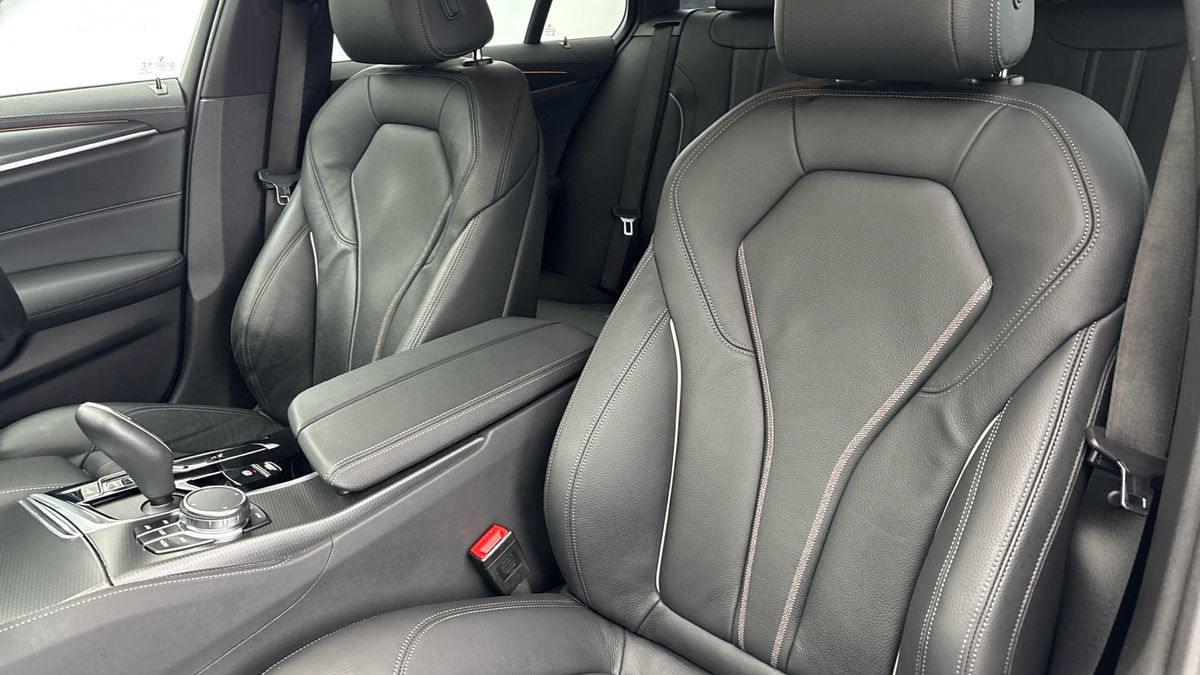 BMW 5 Series Image 7