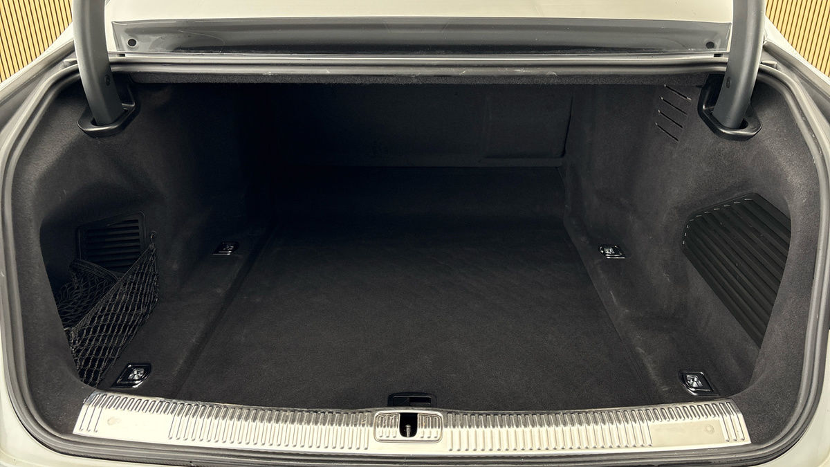 Audi S8 Image 11