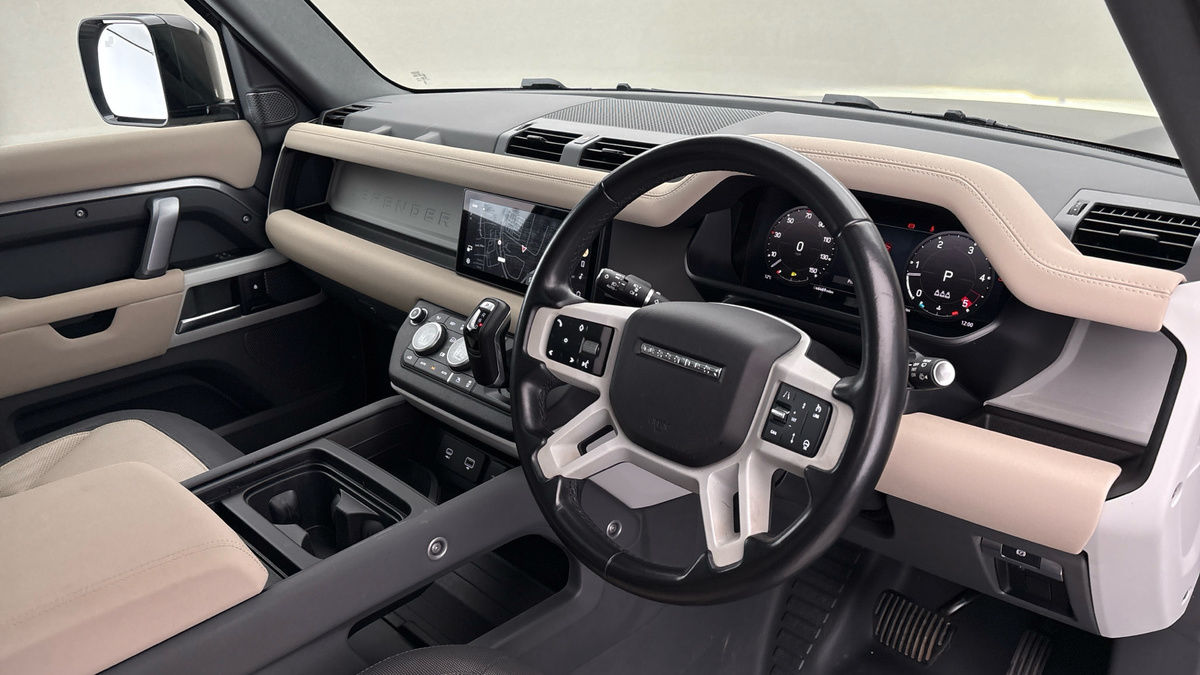 Land Rover Defender 110 Image 5