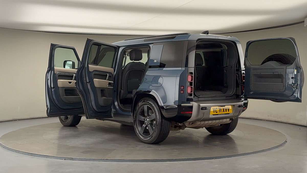 More views of Land Rover Defender 110