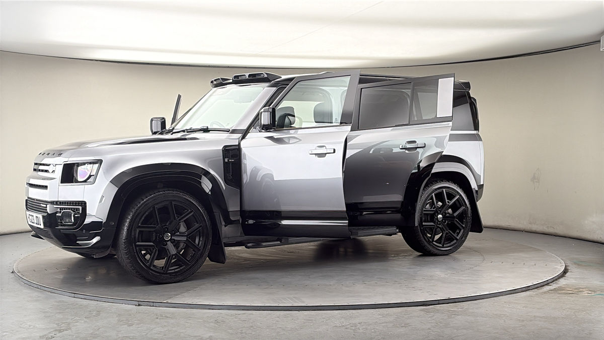 More views of Land Rover Defender 110