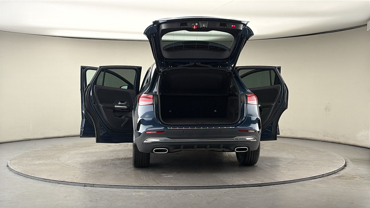 More views of Mercedes-Benz GLA