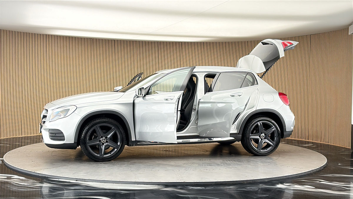 More views of Mercedes-Benz GLA