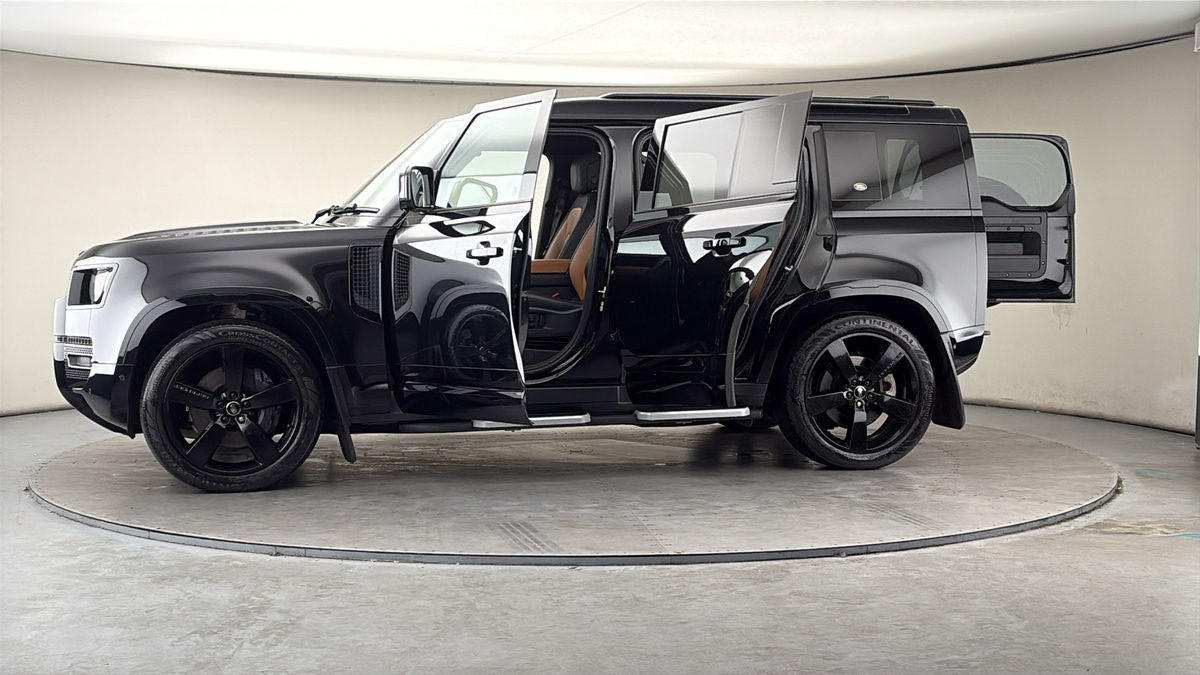 More views of Land Rover Defender 110