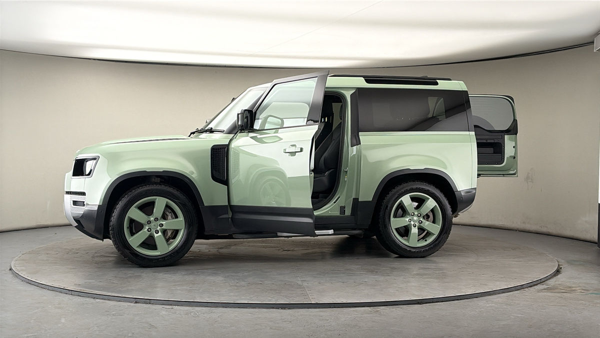 More views of Land Rover Defender 90