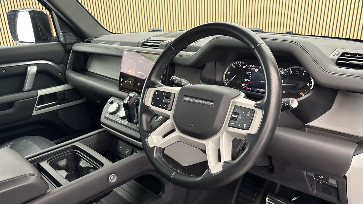 Land Rover Defender 110 Image 5