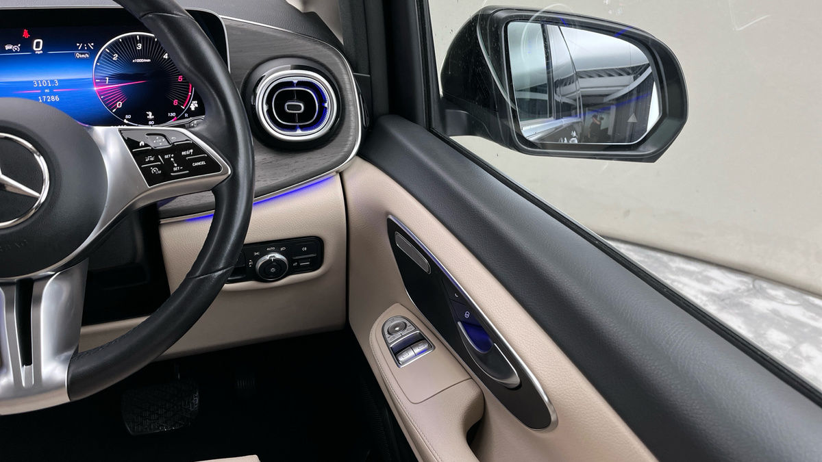 Mercedes-Benz V Class Image 14