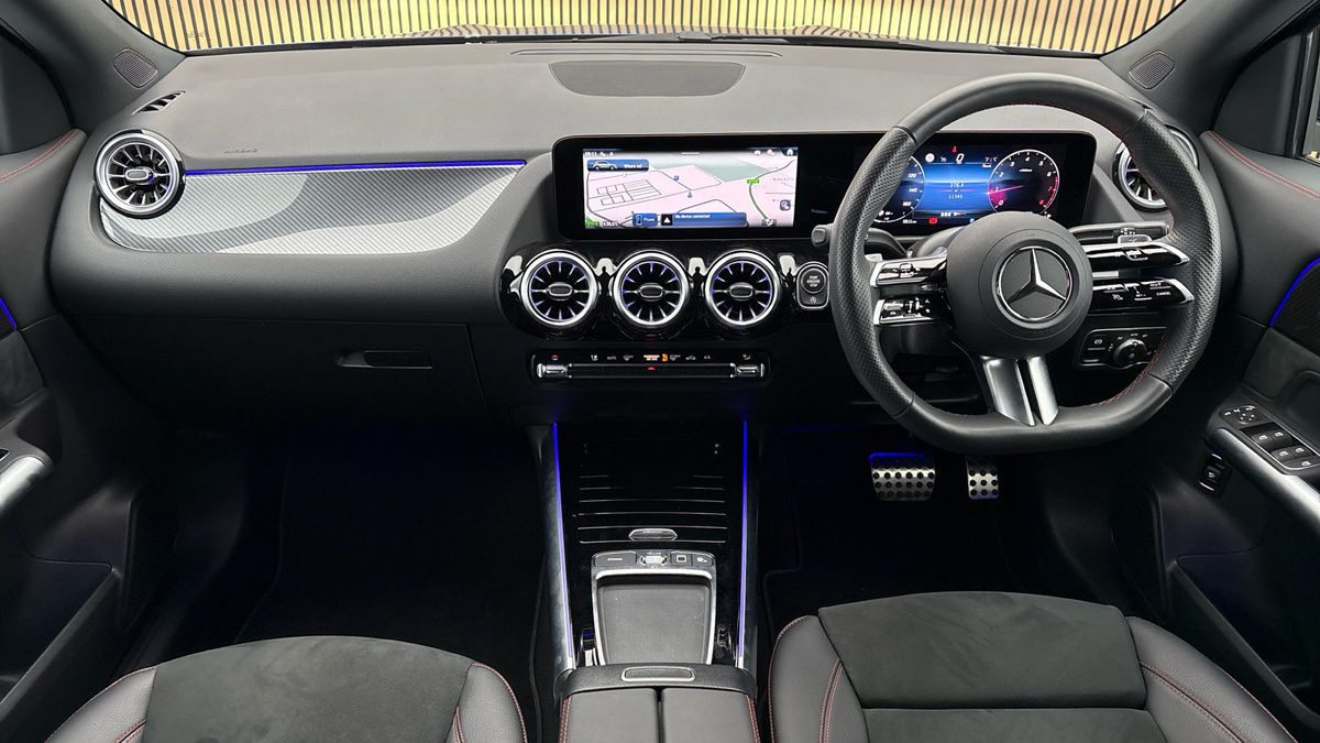 Mercedes-Benz GLA Image 12