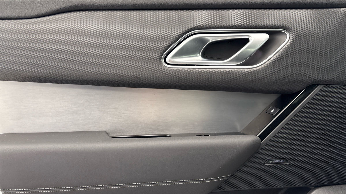 Land Rover Range Rover Velar Image 19