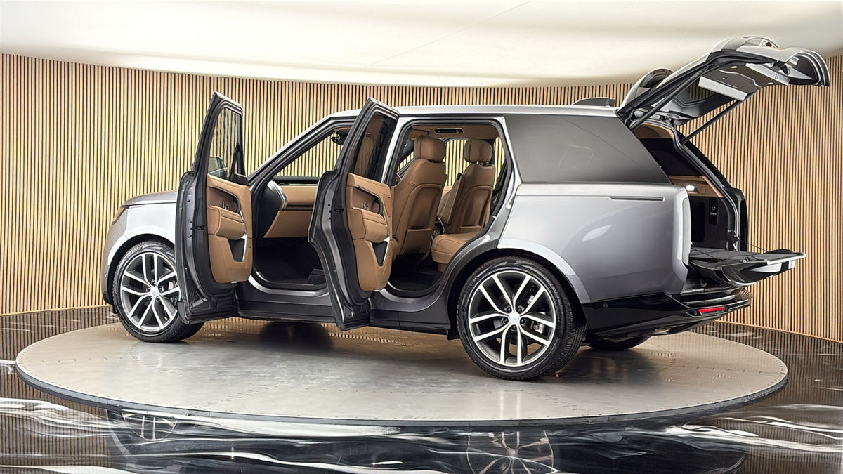 More views of Land Rover Range Rover