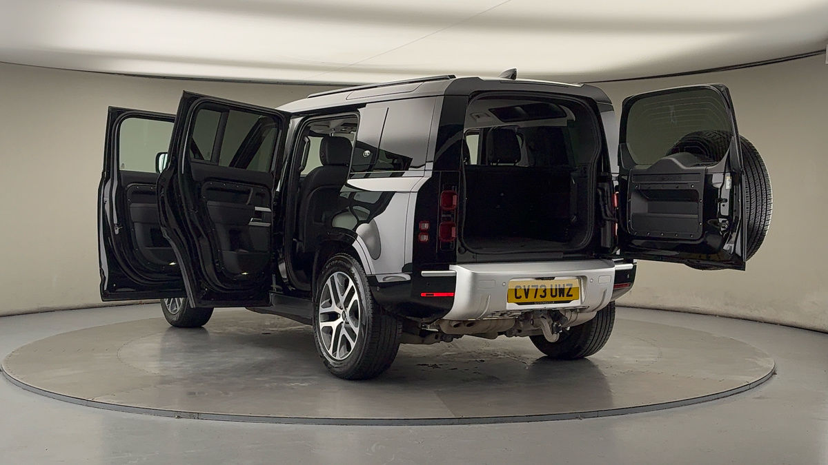 Land Rover Defender 110 Image 23