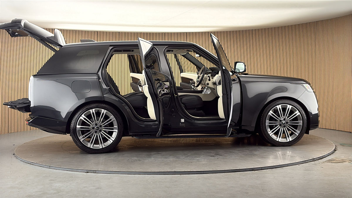 More views of Land Rover Range Rover